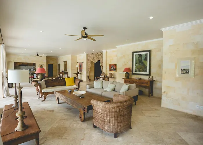 4 Bedroom Luxury Villa With Large Pool Near Balian Beach